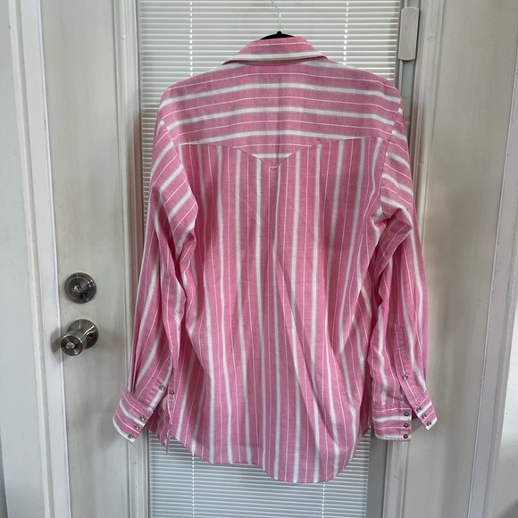 Classic Casual Pink and White Button Down Shirt - Picture 4 of 4